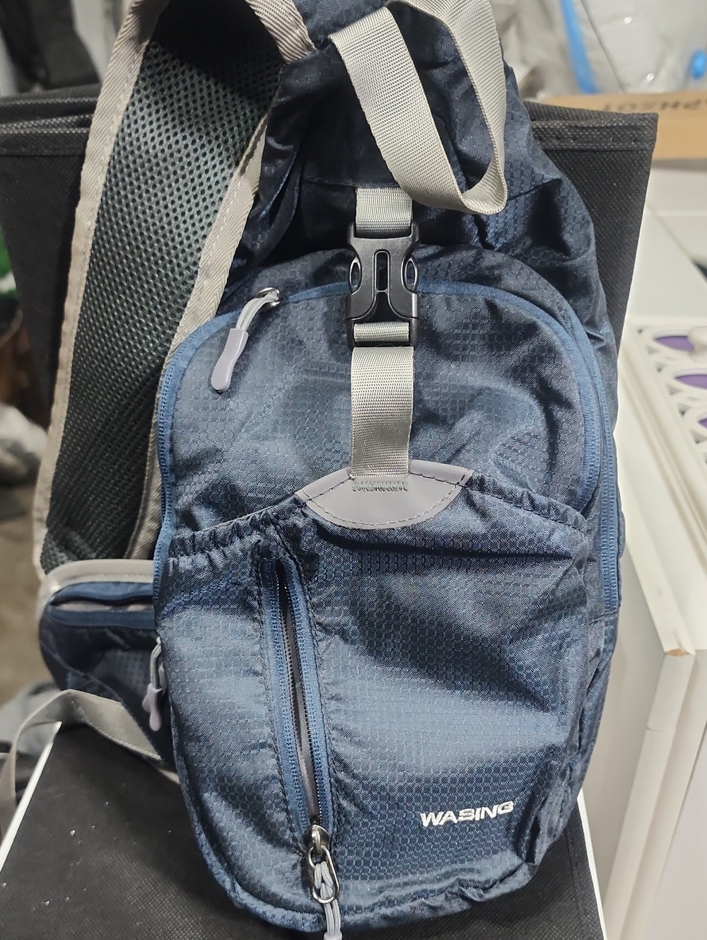 Wasing Men's Navy Sling Bag – Compact Everyday Carry